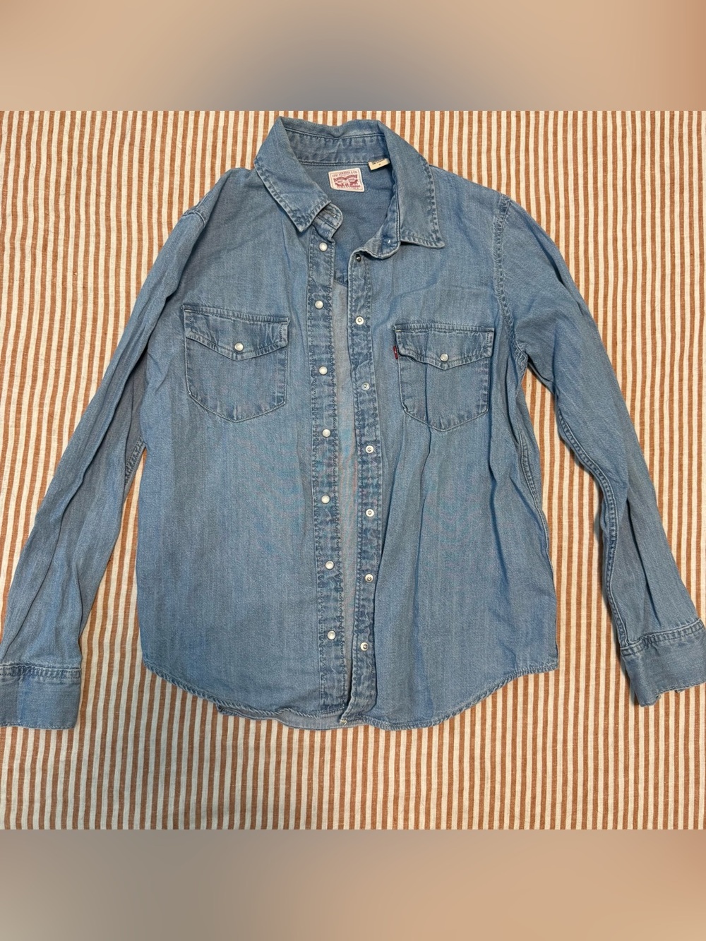 Levi’s Iconic Western Denim Shirt. M.